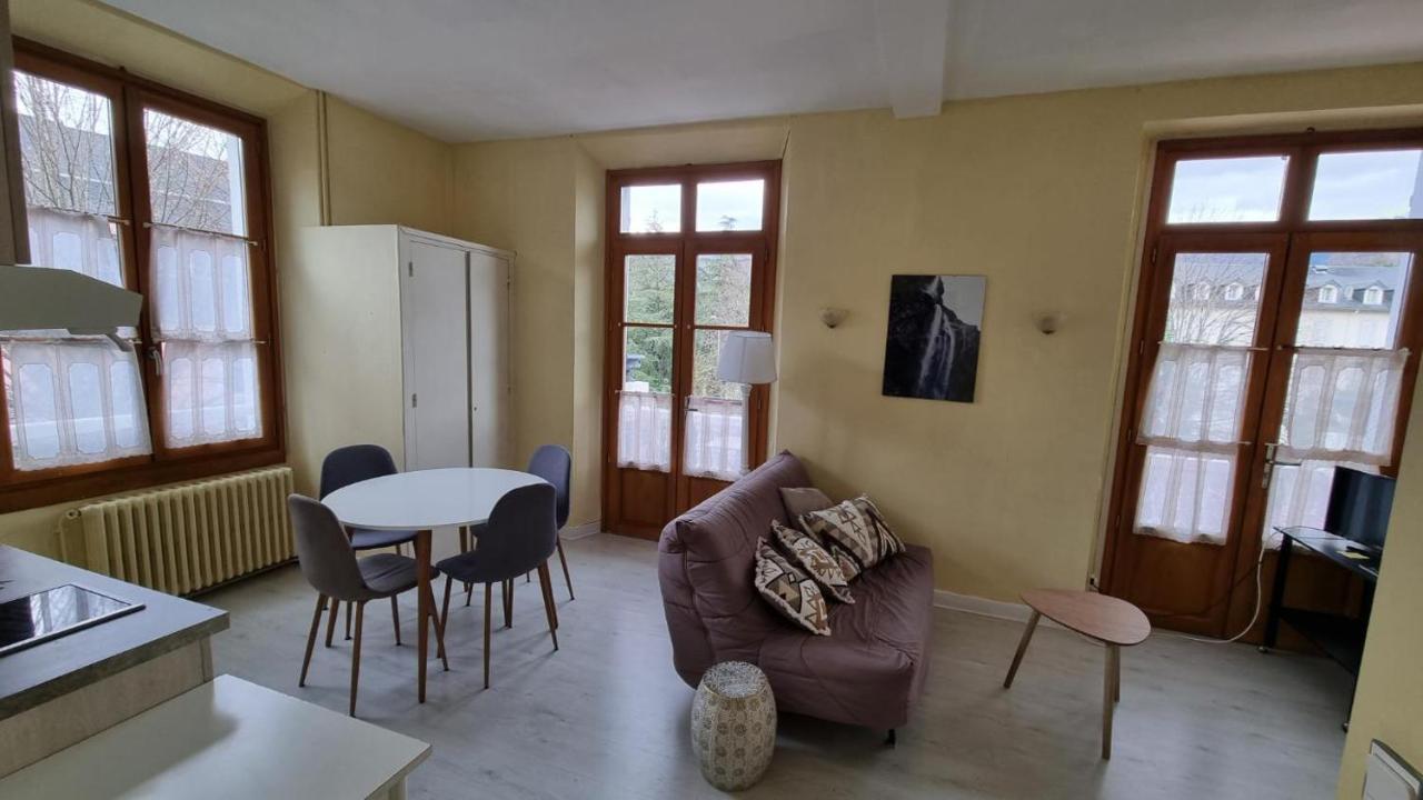 T2 Avec Terrasse Vue Hautacam Dans Villa Historique "Victoria" Argelès-Gazost Zewnętrze zdjęcie